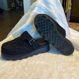 Aerosols black clogs 8.5